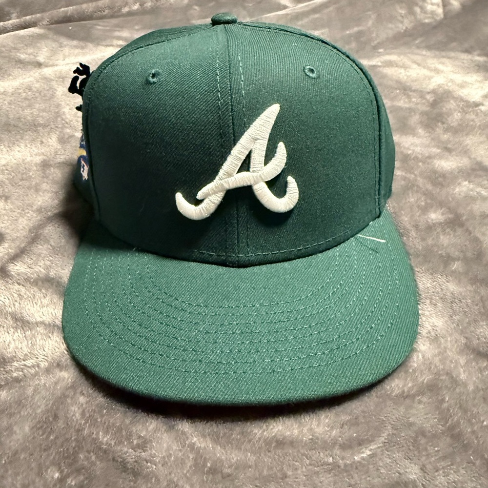 NWOT Sz 7 1/4 EXCLUSIVE GR EGGS & HAM ATL BRAVES 1992 WORLD SERIES PATCH PINK UV